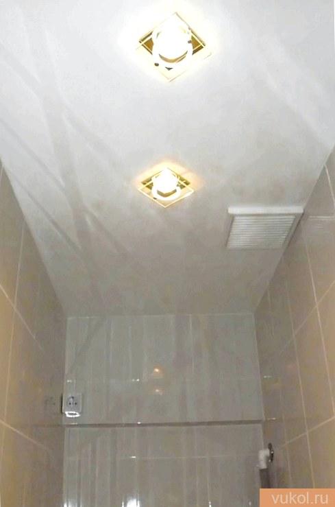 Как выкрасить потолок в туалете